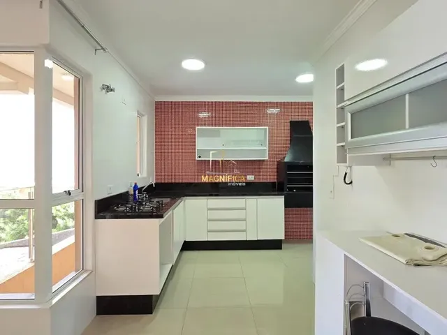 Casa 3 quartos e 4 banheiros, para alugar, no bairro Campina do Siqueira em Curitiba