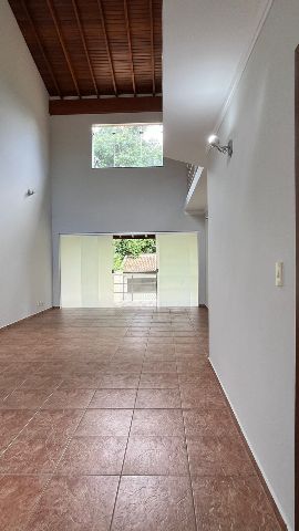 Casa com 500m² 3 quartos e 2 banheiros, à venda ou para alugar, no bairro Jardim Santa Cecília em Pindamonhangaba