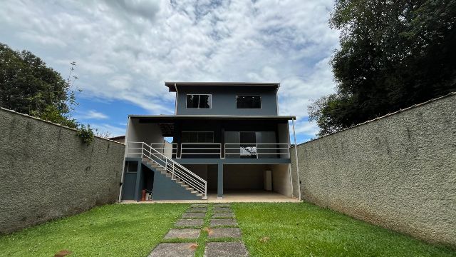 Casa com 500m² 3 quartos e 2 banheiros, à venda ou para alugar, no bairro Jardim Santa Cecília em Pindamonhangaba