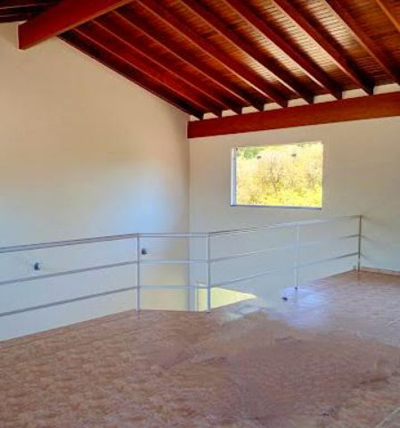 Casa com 500m² 3 quartos e 2 banheiros, à venda ou para alugar, no bairro Jardim Santa Cecília em Pindamonhangaba