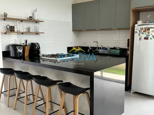 Casa com 300m² 3 quartos e 2 banheiros, à venda, no bairro Condomínio Terras do Vale em Caçapava