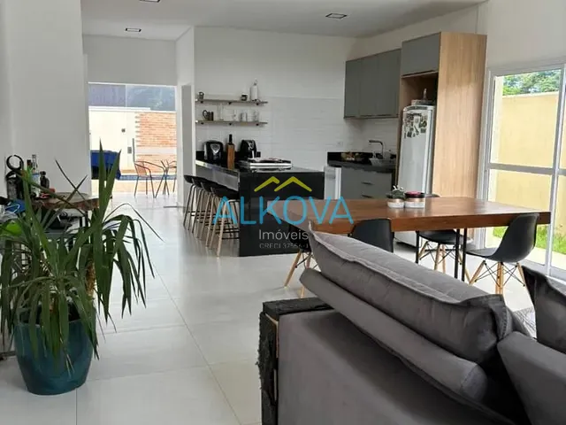 Casa com 300m² 3 quartos e 2 banheiros, à venda, no bairro Condomínio Terras do Vale em Caçapava