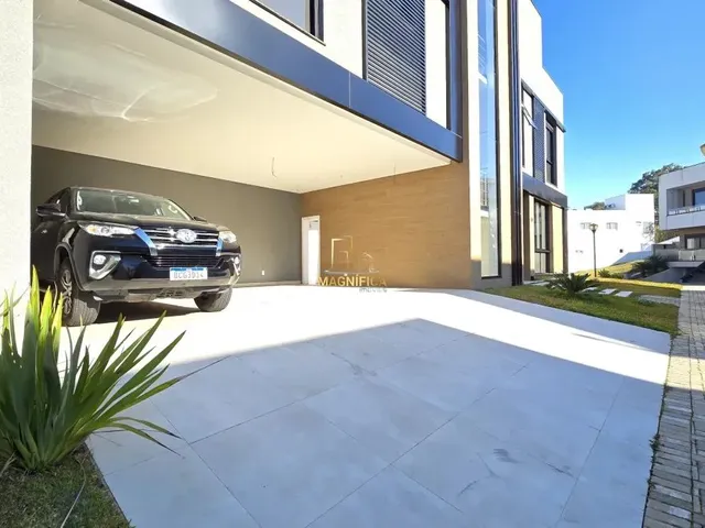 Casa 3 quartos e 9 banheiros, à venda, no bairro Cascatinha em Curitiba