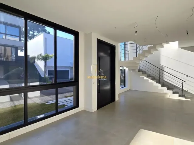 Casa 3 quartos e 9 banheiros, à venda, no bairro Cascatinha em Curitiba