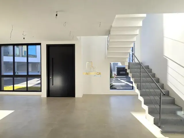 Casa 3 quartos e 9 banheiros, à venda, no bairro Cascatinha em Curitiba