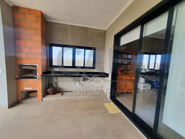 Casa com 980m² 2 quartos e 3 banheiros, à venda, no bairro Condomínio Residencial Plazza Ville em Jaguariúna