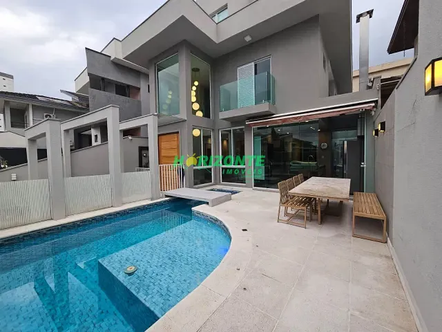 Casa com 256m² 4 quartos e 6 banheiros, à venda, no bairro Urbanova IV-A em São José dos Campos