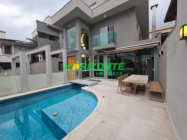 Casa com 256m² 4 quartos e 6 banheiros, à venda, no bairro Urbanova IV-A em São José dos Campos