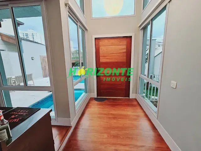 Casa com 256m² 4 quartos e 6 banheiros, à venda, no bairro Urbanova IV-A em São José dos Campos
