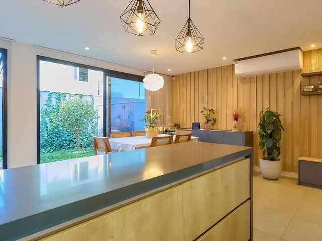 Casa 3 quartos e 3 banheiros, para alugar, no bairro Santa Felicidade em Curitiba