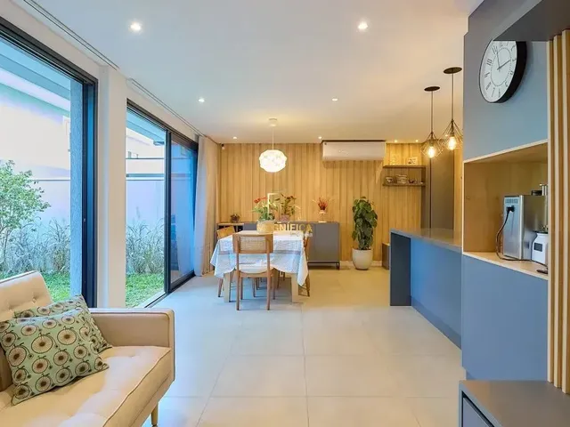 Casa 3 quartos e 3 banheiros, para alugar, no bairro Santa Felicidade em Curitiba