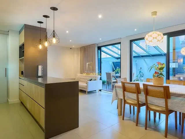 Casa 3 quartos e 3 banheiros, para alugar, no bairro Santa Felicidade em Curitiba