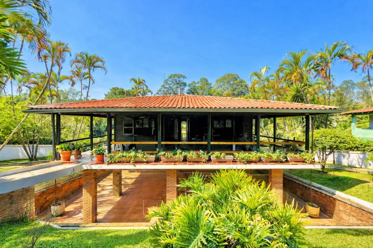 Casa para venda em Jardim Colibri com 4 quartos, sendo 2 suítes, 464m²