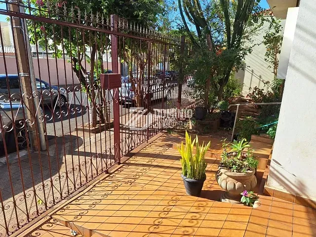 Casa com 311m² 3 quartos e 2 banheiros, à venda, no bairro São Benedito em Uberaba