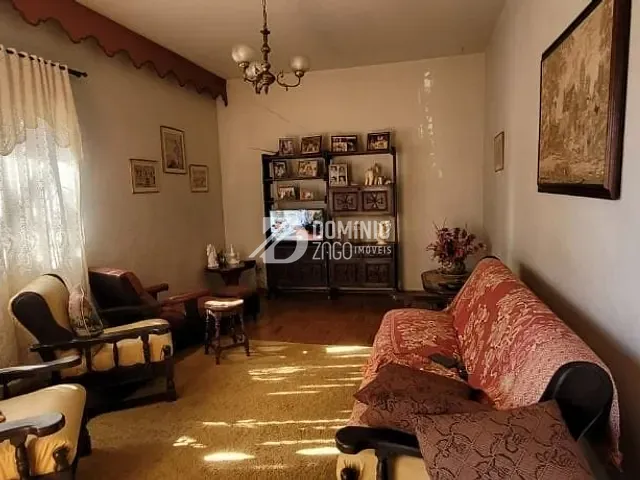 Casa com 311m² 3 quartos e 2 banheiros, à venda, no bairro São Benedito em Uberaba