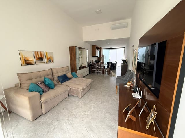 Casa com 283m² 3 quartos e 2 banheiros, à venda ou para alugar, no bairro Nossa Senhora do Perpétuo Socorro em Pindamonhangaba