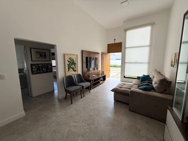 Casa com 283m² 3 quartos e 2 banheiros, à venda ou para alugar, no bairro Nossa Senhora do Perpétuo Socorro em Pindamonhangaba