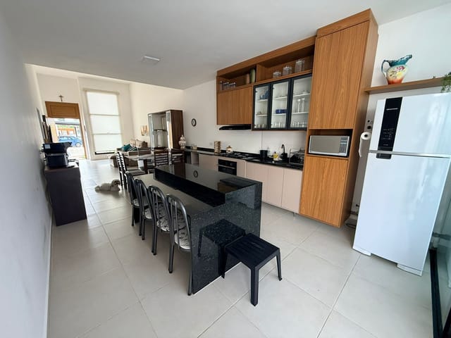 Casa com 283m² 3 quartos e 2 banheiros, à venda ou para alugar, no bairro Nossa Senhora do Perpétuo Socorro em Pindamonhangaba