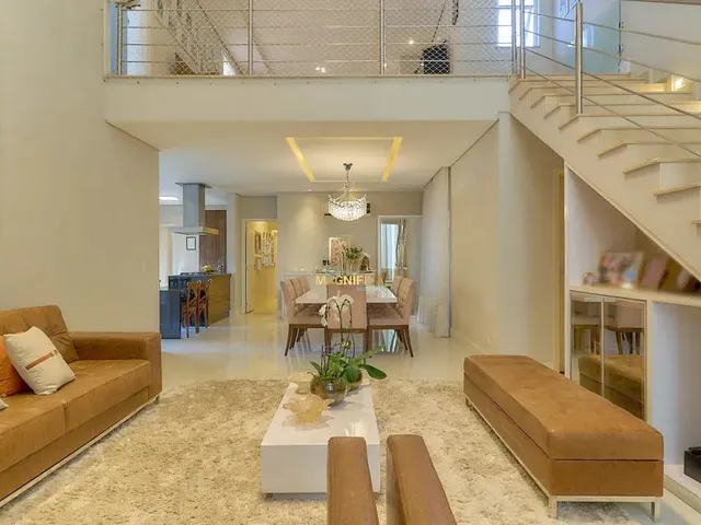 Casa 5 quartos e 9 banheiros, para alugar, no bairro Rebouças em Curitiba