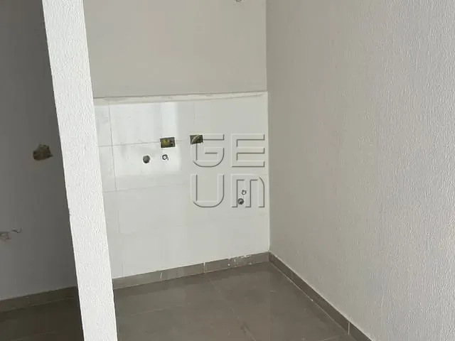 Casa com 146m² 3 quartos e 2 banheiros, à venda, no bairro Colúmbia em Londrina