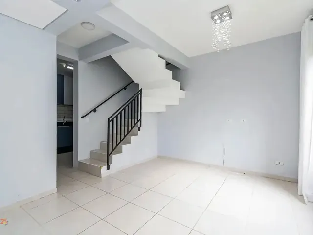 Sobrado 3 quartos e 4 banheiros, para alugar, no bairro Abranches em Curitiba