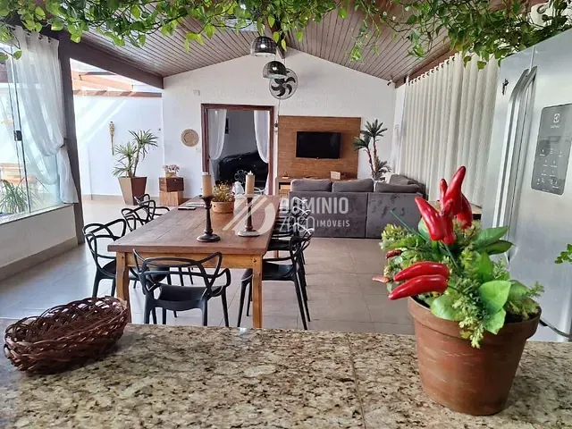 Casa com 300m² 3 quartos e 3 banheiros, à venda, no bairro Fabrício em Uberaba