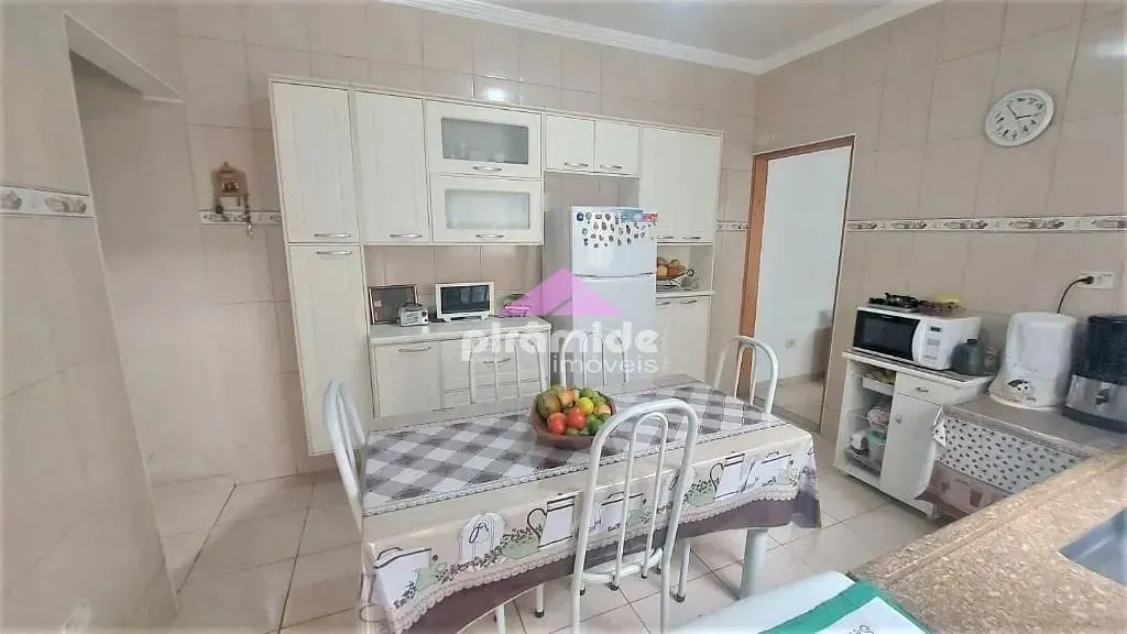 Casa, 6 quartos, 154 m² - Foto 4