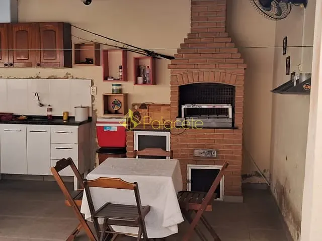 Casa com 300m² 3 quartos e 3 banheiros, à venda, no bairro Santana em Pindamonhangaba
