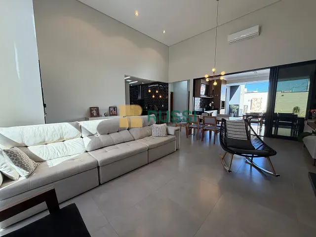 Casa 3 quartos e 1 banheiro, à venda, no bairro Condomínio Residencial Mont Blanc em São José dos Campos