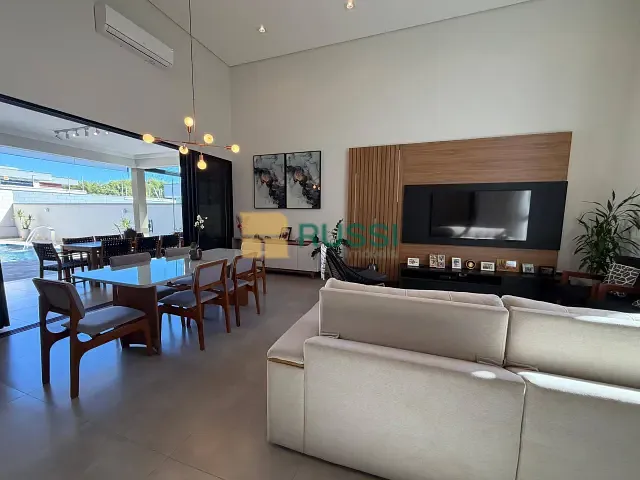 Casa 3 quartos e 1 banheiro, à venda, no bairro Condomínio Residencial Mont Blanc em São José dos Campos