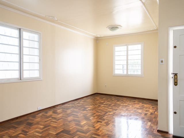 Casa 4 quartos e 2 banheiros, à venda, no bairro Centro em Pelotas