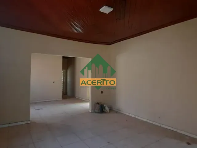 Casa com 475m² 3 quartos e 2 banheiros, à venda, no bairro Vila Bandeirantes em Araçatuba
