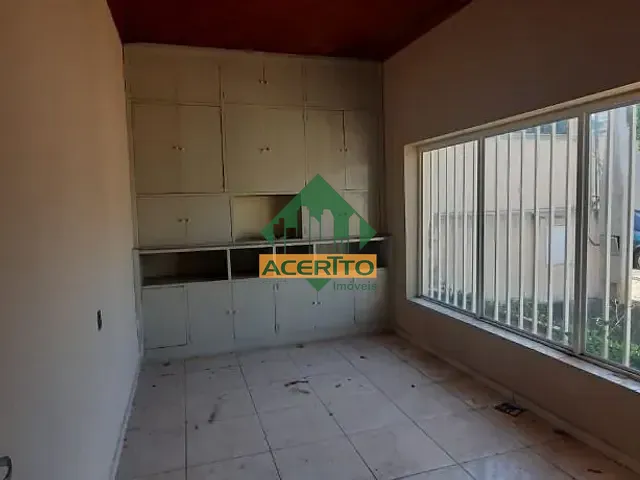 Casa com 475m² 3 quartos e 2 banheiros, à venda, no bairro Vila Bandeirantes em Araçatuba