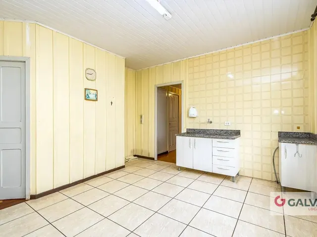 Casa com 515m² 5 quartos e 2 banheiros, para alugar, no bairro Bom Retiro em Curitiba