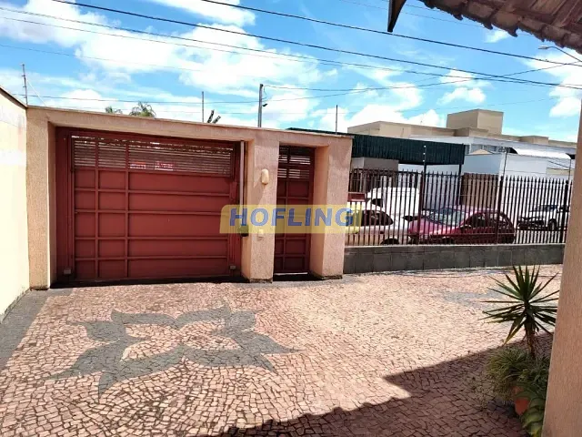 Casa com 420m², à venda ou para alugar, no bairro Jardim São Paulo em Rio Claro