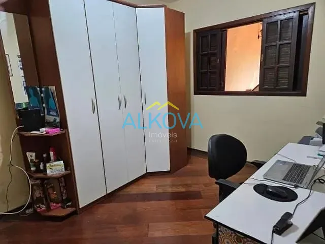 Casa com 204m² 3 quartos e 3 banheiros, à venda, no bairro Conjunto Residencial Trinta e Um de Março em São José dos Campos