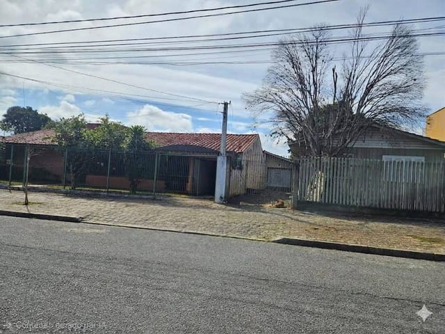 Casa com 918m², à venda, no bairro Rebouças em Curitiba