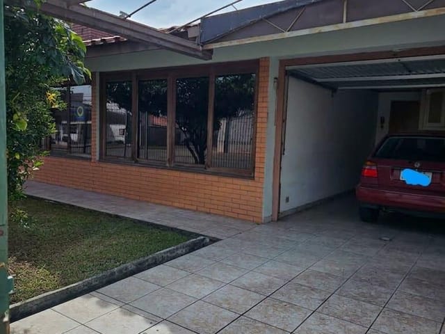 Casa com 918m², à venda, no bairro Rebouças em Curitiba