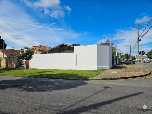 Casa com 918m², à venda, no bairro Rebouças em Curitiba