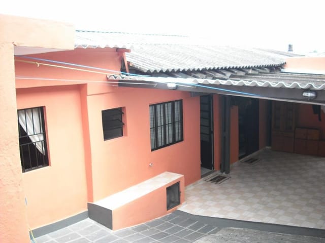 Casa com 250m² 4 quartos e 2 banheiros, à venda, no bairro Jardim Dom José em Embu das Artes
