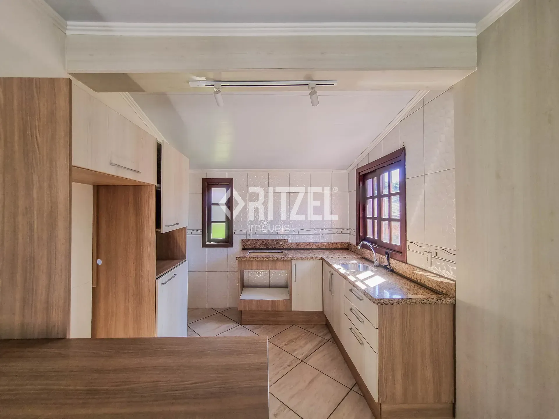 Casa, 2 quartos, 180 m² - Foto 1