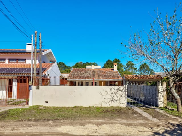 Foto do Casa - Casa para venda no Laranjal, Pelotas/RS: 2 dormitórios, 1 sala, 1 banheiro, 1 vaga de garagem, 100 m², com churrasqueira, piscina e aquecimento elétrico. | UP Imóveis