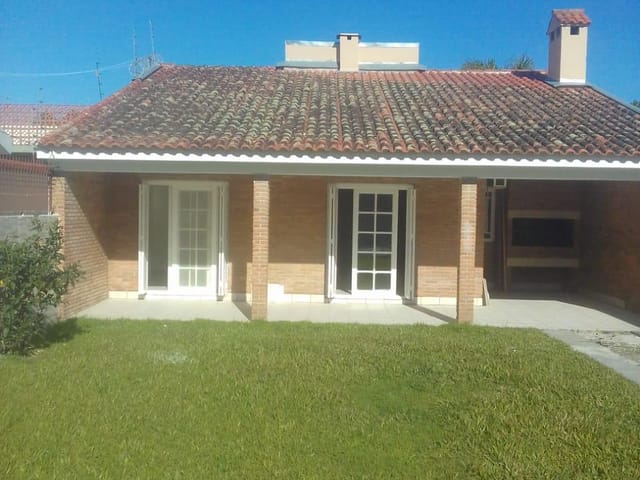 Foto do Casa - Casa para venda no Laranjal, Pelotas/RS: 2 dormitórios, 1 sala, 1 banheiro, 1 vaga de garagem, 100 m², com churrasqueira, piscina e aquecimento elétrico. | UP Imóveis