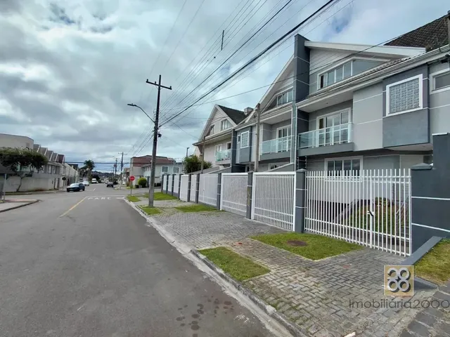 Sobrado 4 quartos e 2 banheiros, para alugar, no bairro Uberaba em Curitiba