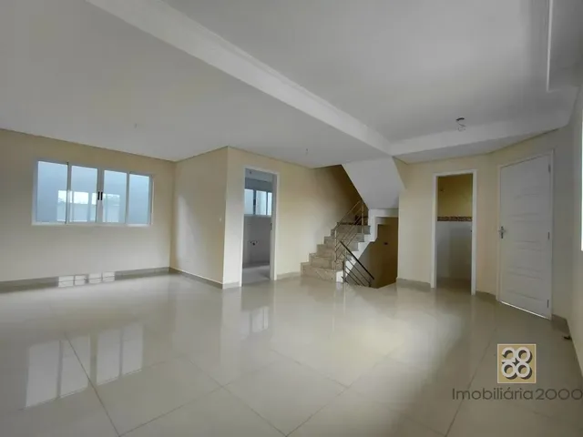 Sobrado 4 quartos e 2 banheiros, para alugar, no bairro Uberaba em Curitiba
