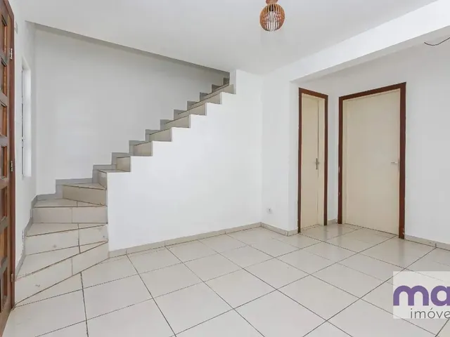 Casa com 61m² 2 quartos e 2 banheiros, para alugar, no bairro Boqueirão em Curitiba