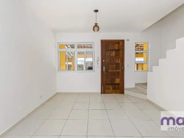 Casa com 61m² 2 quartos e 2 banheiros, para alugar, no bairro Boqueirão em Curitiba