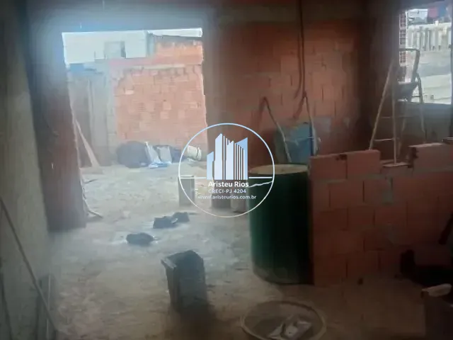 Casa com 240m² 4 quartos e 2 banheiros, à venda, no bairro Colina Verde em Pouso Alegre
