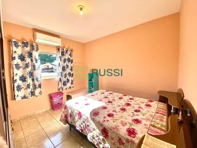 Casa 3 quartos e 3 banheiros, à venda, no bairro Jardim das Indústrias em São José dos Campos