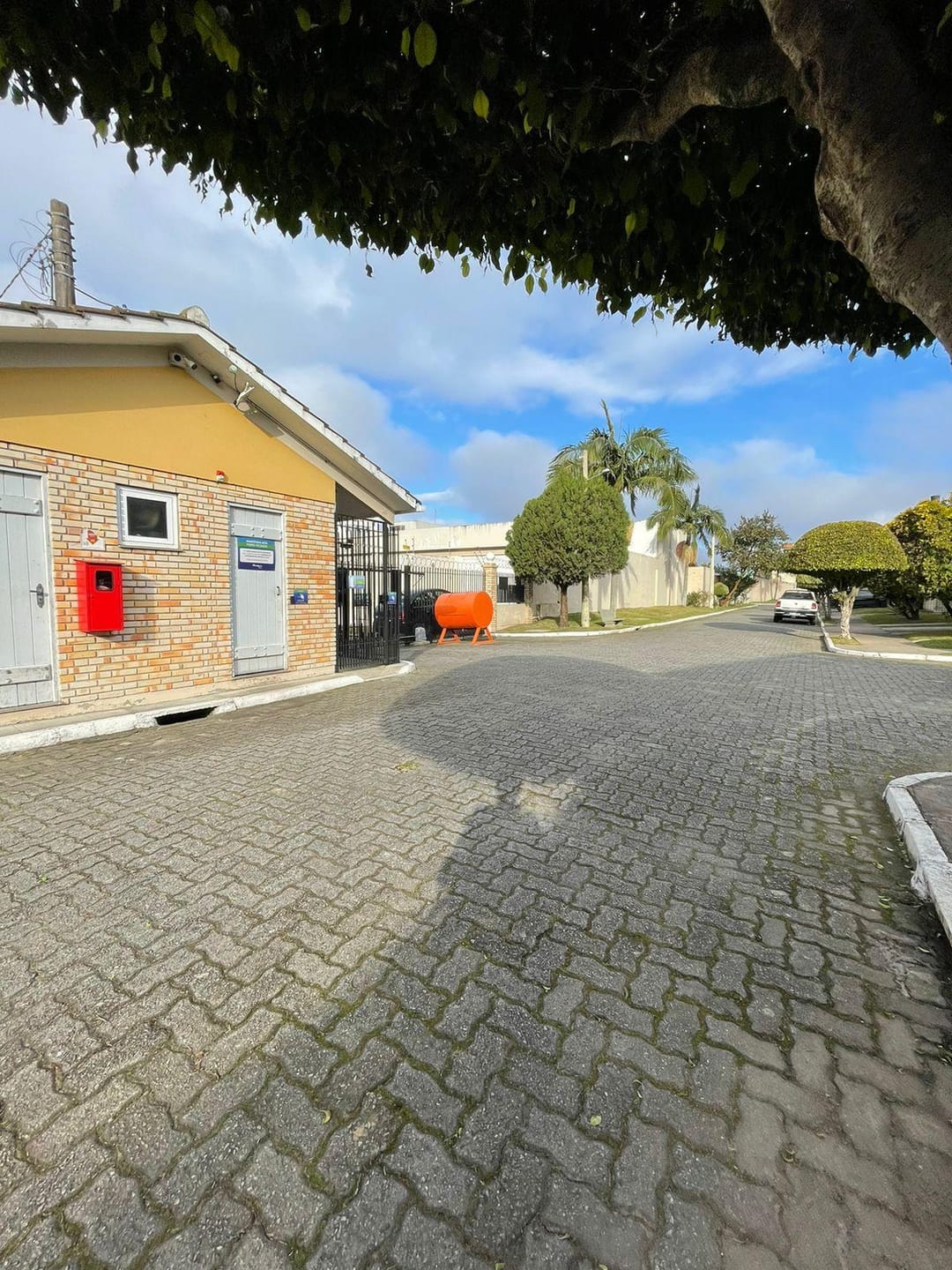 Casa à venda, Centro, Pelotas, RS, 190 m², 3 dormitórios, 1 suíte, 3 banheiros, aceita pet, churrasqueira, gourmet, lareira, playground, quadra poliesportiva 2